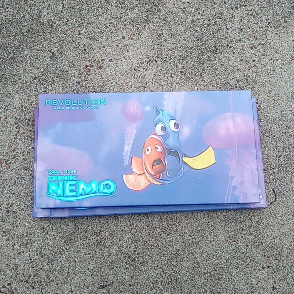 Revolution finding Nemo eyeshadow palette